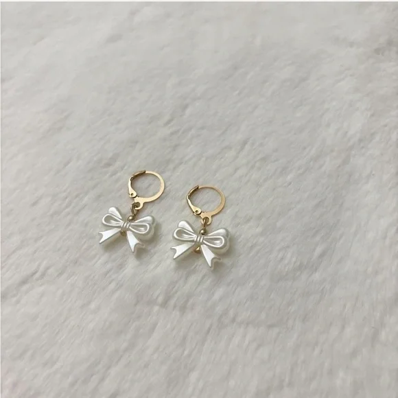 5/$25 🩷 Pearl White Bow Drop Earrings with Gold Hoops - Picture 3 of 3
